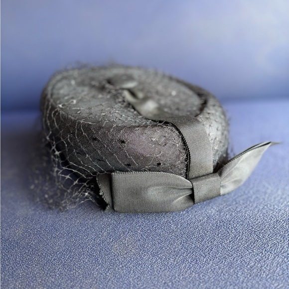 Pillbox Hat / Fascinator with bow - Black - Picture 1 of 12